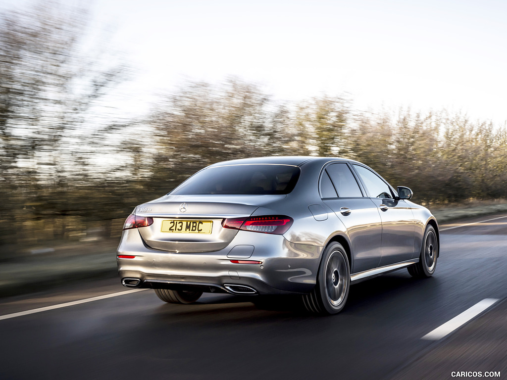 2021 Mercedes-Benz E 300 de Diesel Plug-In Hybrid (UK-Spec) - Rear Three-Quarter