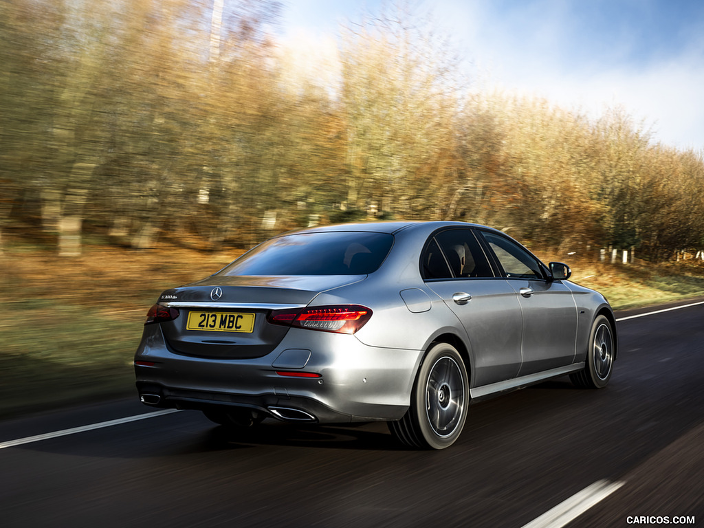 2021 Mercedes-Benz E 300 de Diesel Plug-In Hybrid (UK-Spec) - Rear Three-Quarter