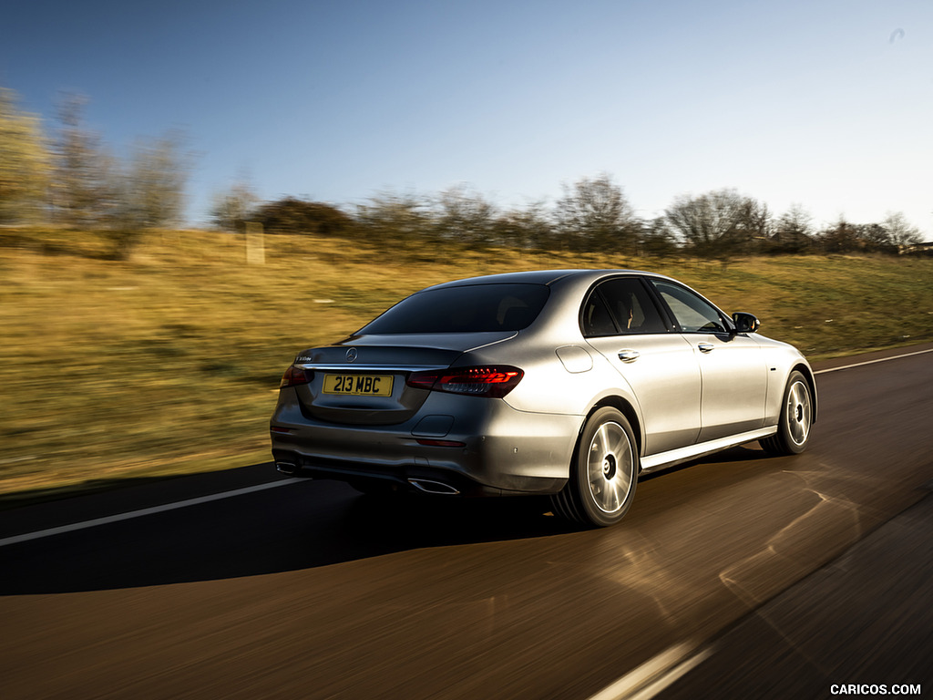 2021 Mercedes-Benz E 300 de Diesel Plug-In Hybrid (UK-Spec) - Rear Three-Quarter