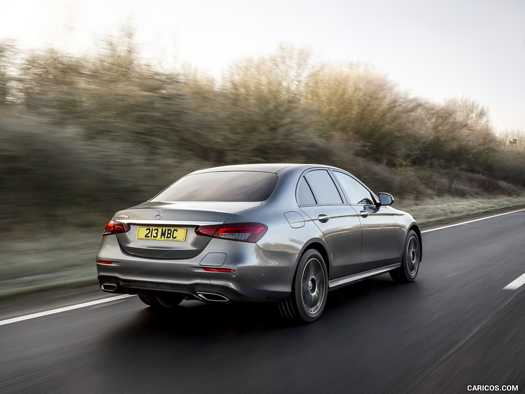 2021 Mercedes-Benz E 300 de Diesel Plug-In Hybrid (UK-Spec) - Rear Three-Quarter