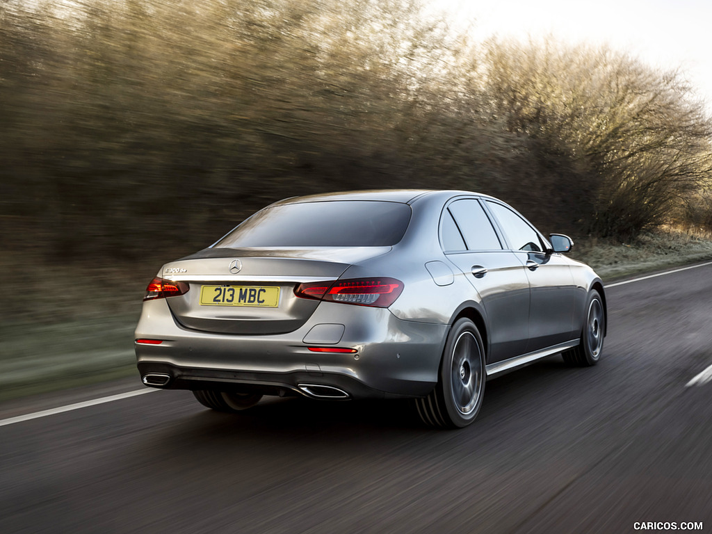 2021 Mercedes-Benz E 300 de Diesel Plug-In Hybrid (UK-Spec) - Rear Three-Quarter