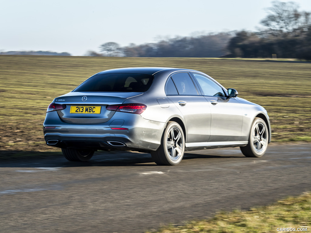 2021 Mercedes-Benz E 300 de Diesel Plug-In Hybrid (UK-Spec) - Rear Three-Quarter