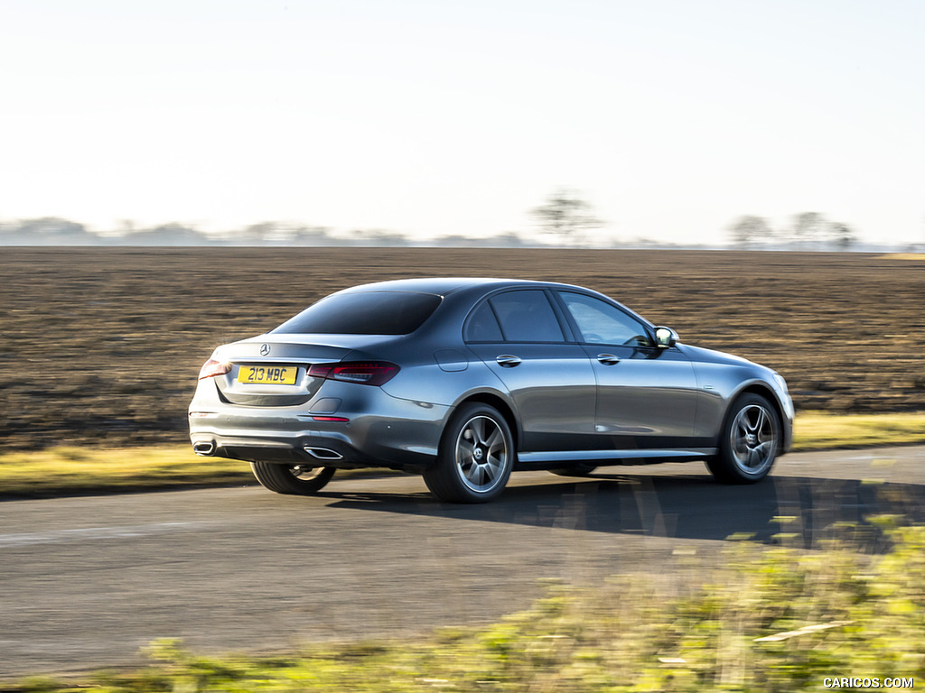 2021 Mercedes-Benz E 300 de Diesel Plug-In Hybrid (UK-Spec) - Rear Three-Quarter