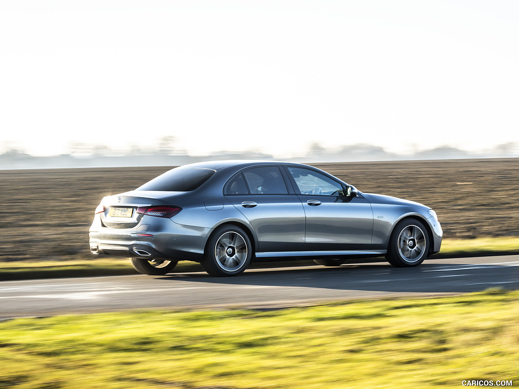 2021 Mercedes-Benz E 300 de Diesel Plug-In Hybrid (UK-Spec) - Rear Three-Quarter