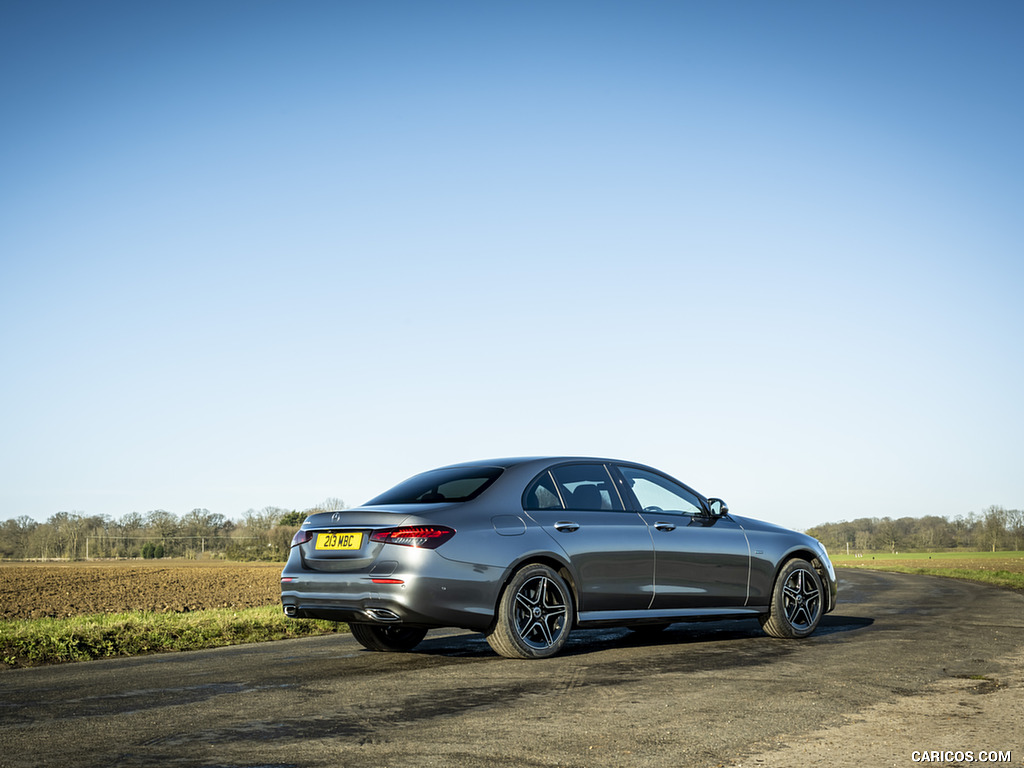 2021 Mercedes-Benz E 300 de Diesel Plug-In Hybrid (UK-Spec) - Rear Three-Quarter