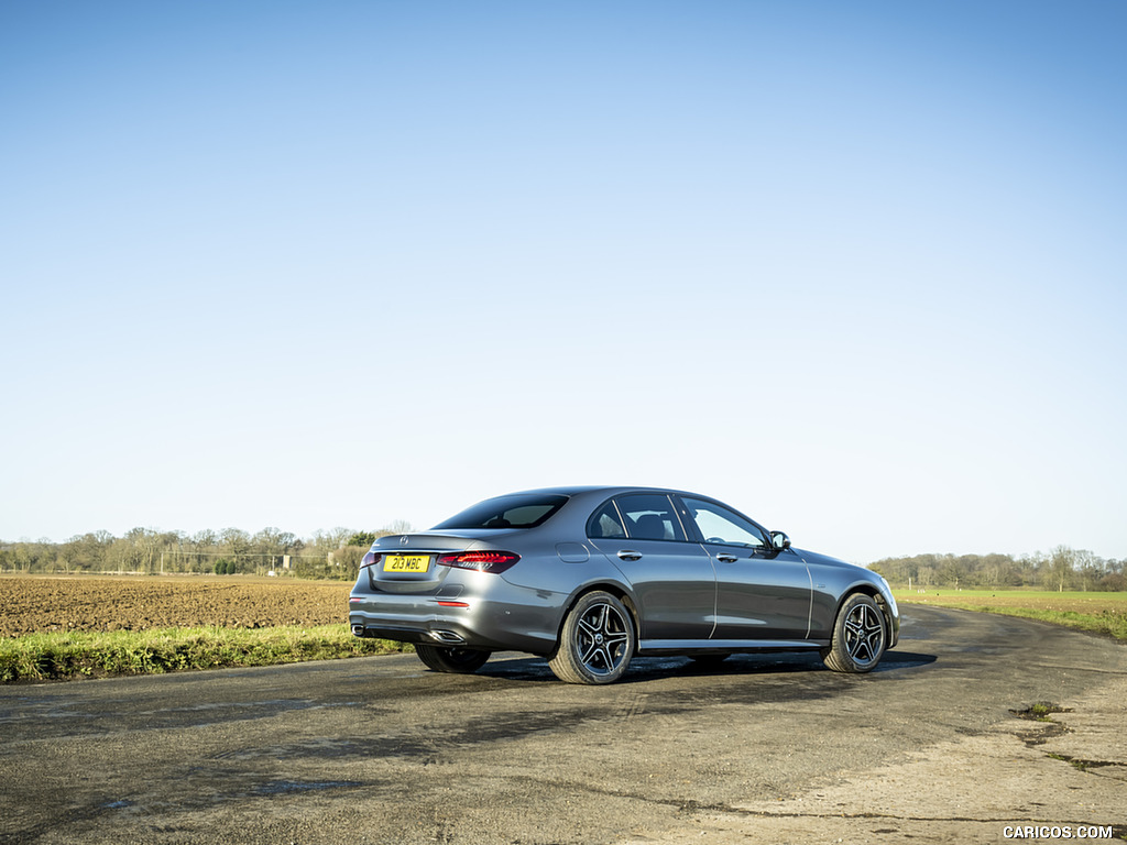 2021 Mercedes-Benz E 300 de Diesel Plug-In Hybrid (UK-Spec) - Rear Three-Quarter