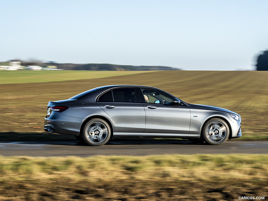 2021 Mercedes-Benz E 300 de Diesel Plug-In Hybrid (UK-Spec) - Side