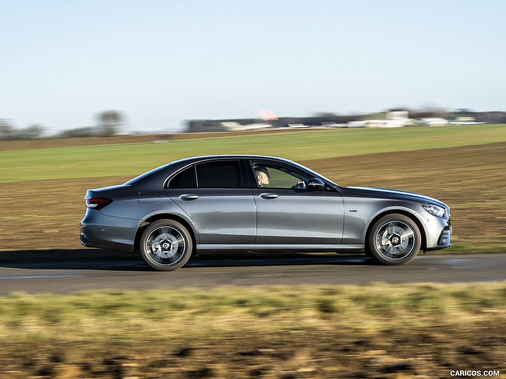 2021 Mercedes-Benz E 300 de Diesel Plug-In Hybrid (UK-Spec) - Side