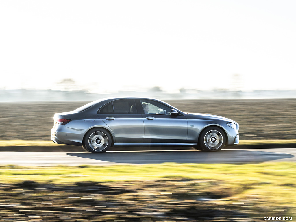 2021 Mercedes-Benz E 300 de Diesel Plug-In Hybrid (UK-Spec) - Side