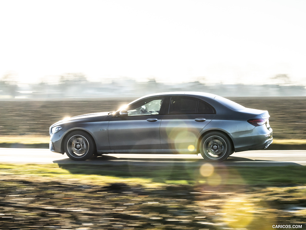 2021 Mercedes-Benz E 300 de Diesel Plug-In Hybrid (UK-Spec) - Side