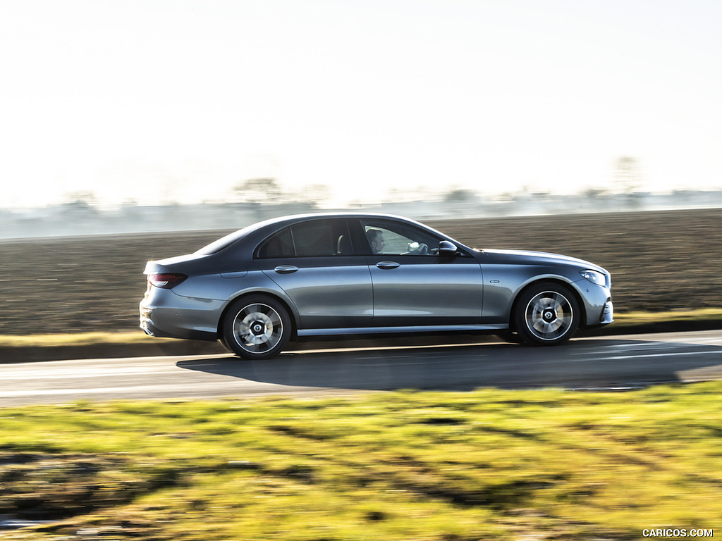 2021 Mercedes-Benz E 300 de Diesel Plug-In Hybrid (UK-Spec) - Side