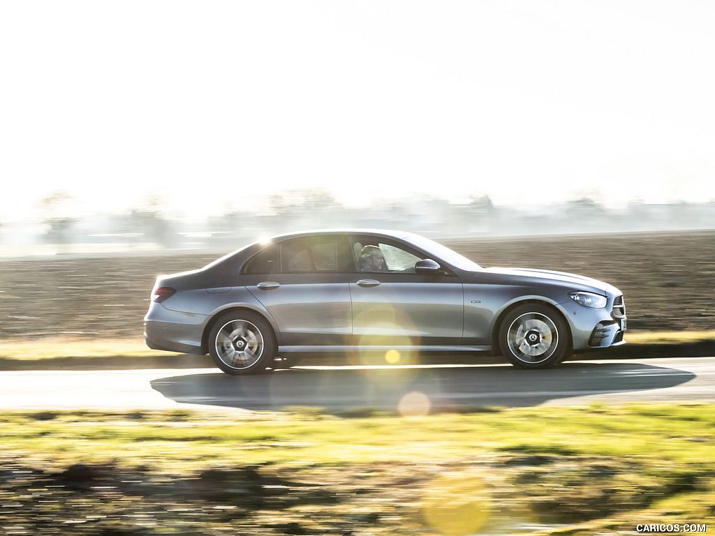 2021 Mercedes-Benz E 300 de Diesel Plug-In Hybrid (UK-Spec) - Side