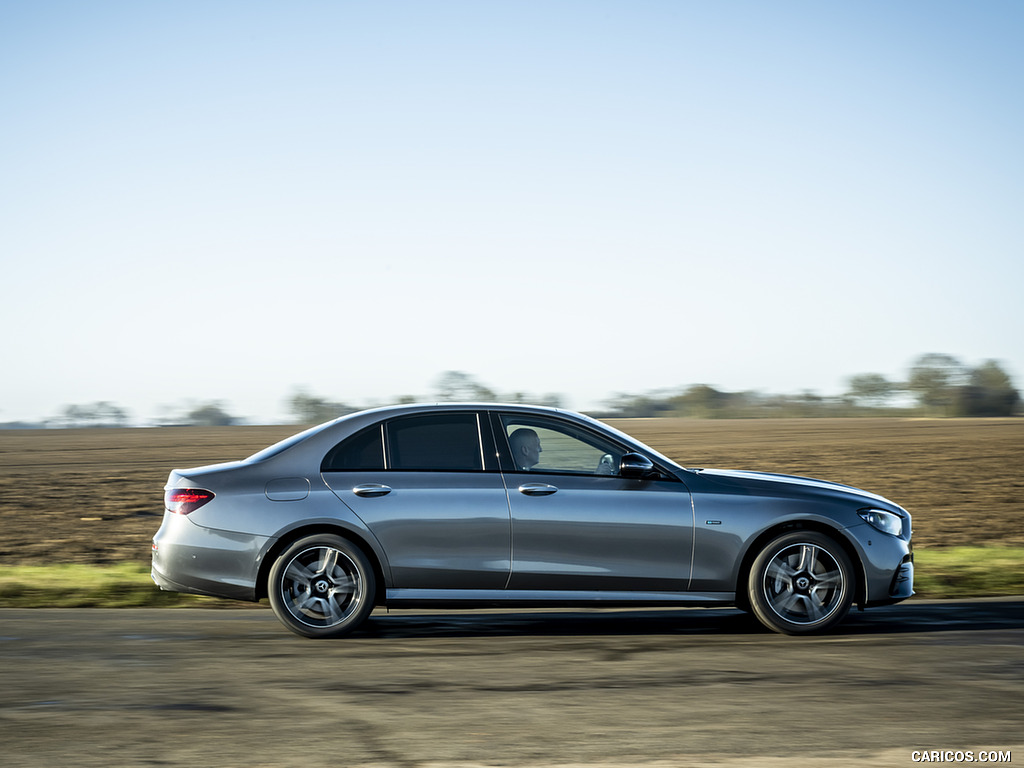 2021 Mercedes-Benz E 300 de Diesel Plug-In Hybrid (UK-Spec) - Side