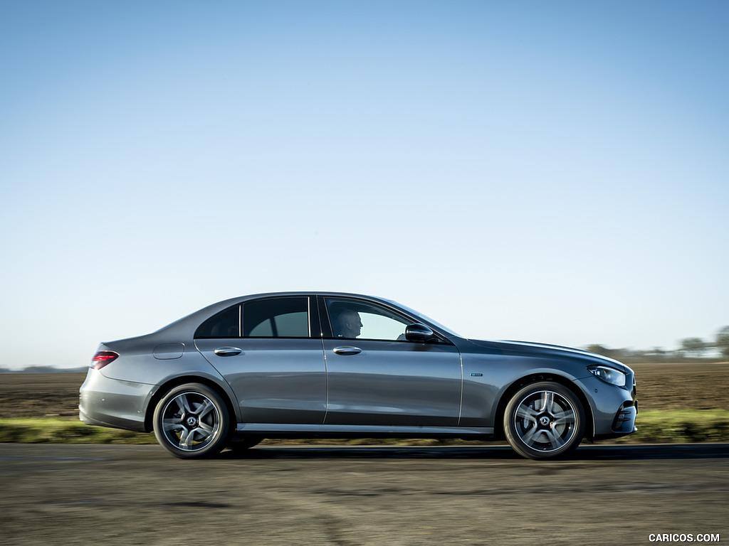 2021 Mercedes-Benz E 300 de Diesel Plug-In Hybrid (UK-Spec) - Side