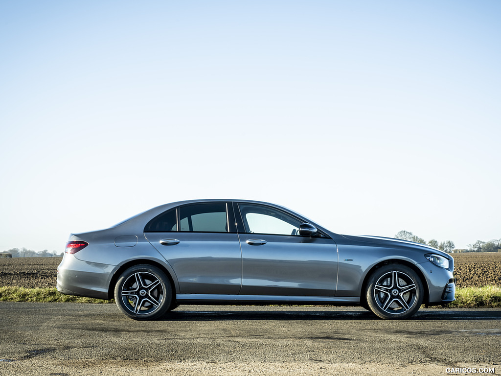 2021 Mercedes-Benz E 300 de Diesel Plug-In Hybrid (UK-Spec) - Side