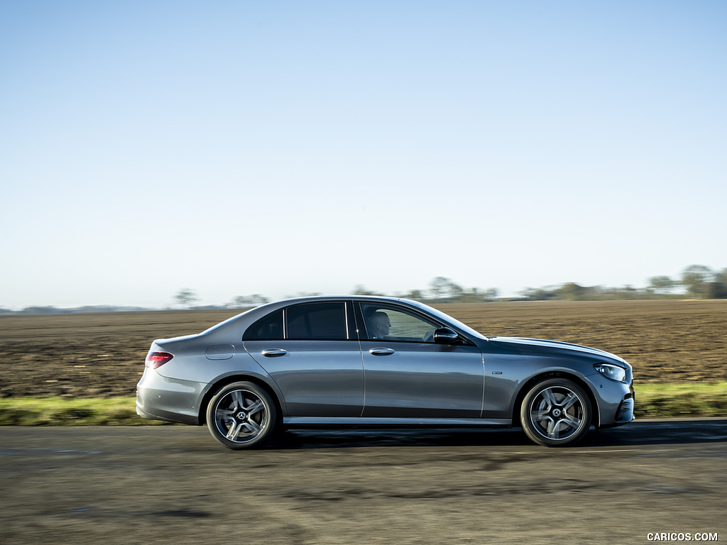 2021 Mercedes-Benz E 300 de Diesel Plug-In Hybrid (UK-Spec) - Side