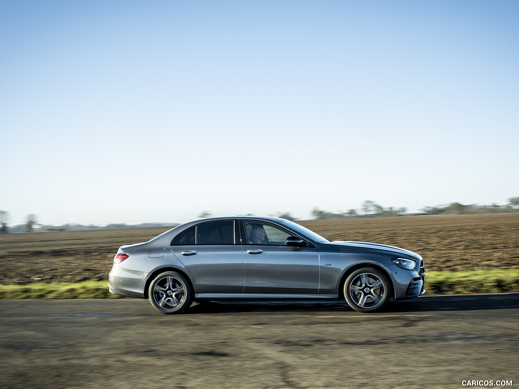 2021 Mercedes-Benz E 300 de Diesel Plug-In Hybrid (UK-Spec) - Side