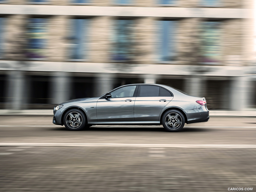 2021 Mercedes-Benz E 300 de Diesel Plug-In Hybrid (UK-Spec) - Side