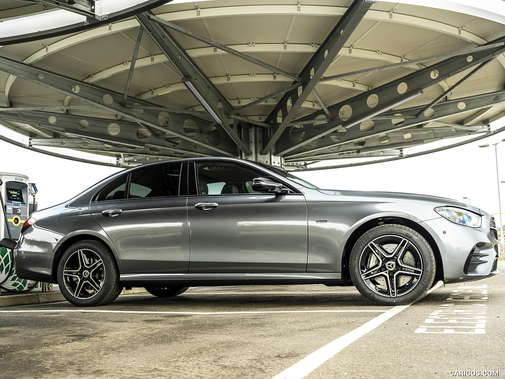 2021 Mercedes-Benz E 300 de Diesel Plug-In Hybrid (UK-Spec) - Side