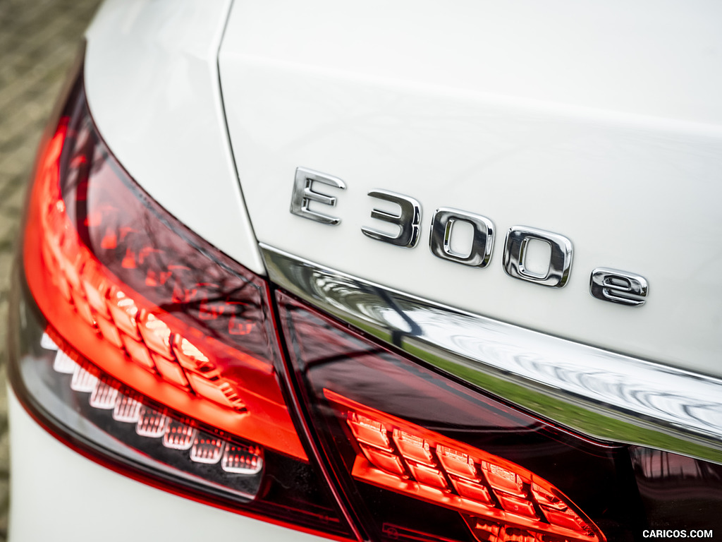 2021 Mercedes-Benz E 300 e Plug-In Hybrid (UK-Spec) - Badge