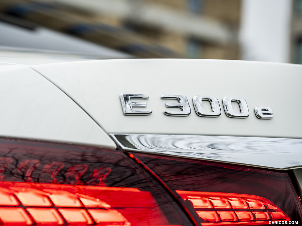 2021 Mercedes-Benz E 300 e Plug-In Hybrid (UK-Spec) - Badge