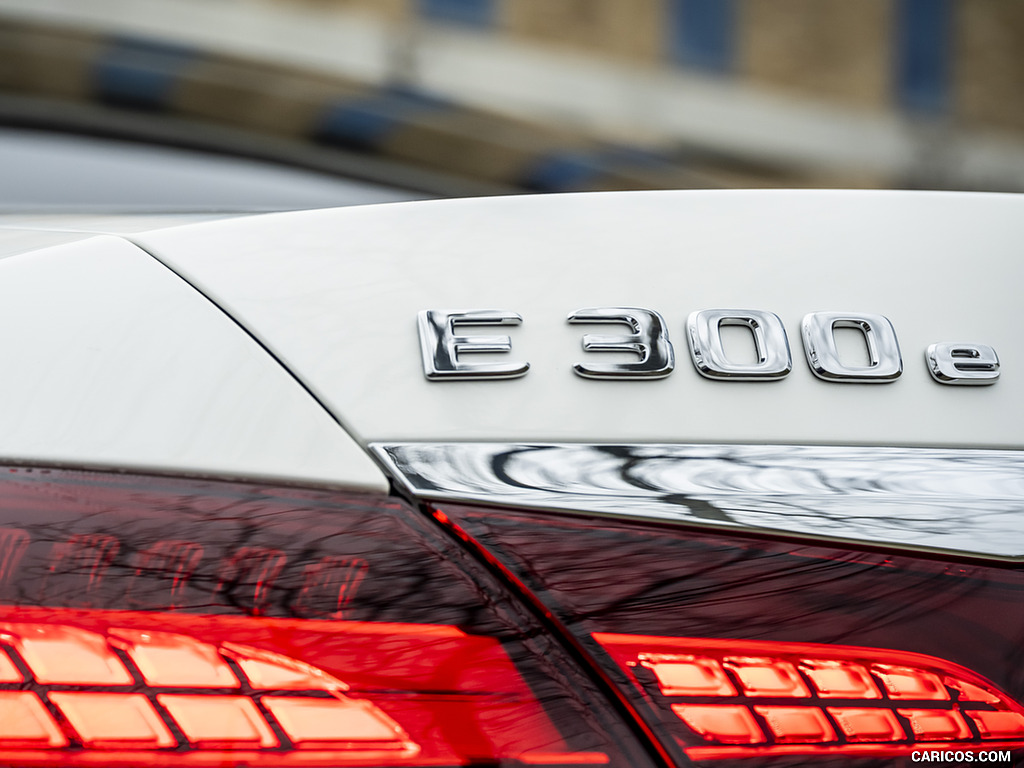 2021 Mercedes-Benz E 300 e Plug-In Hybrid (UK-Spec) - Badge