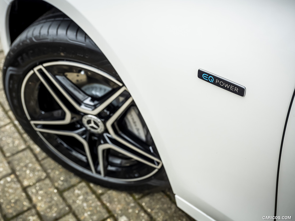 2021 Mercedes-Benz E 300 e Plug-In Hybrid (UK-Spec) - Detail