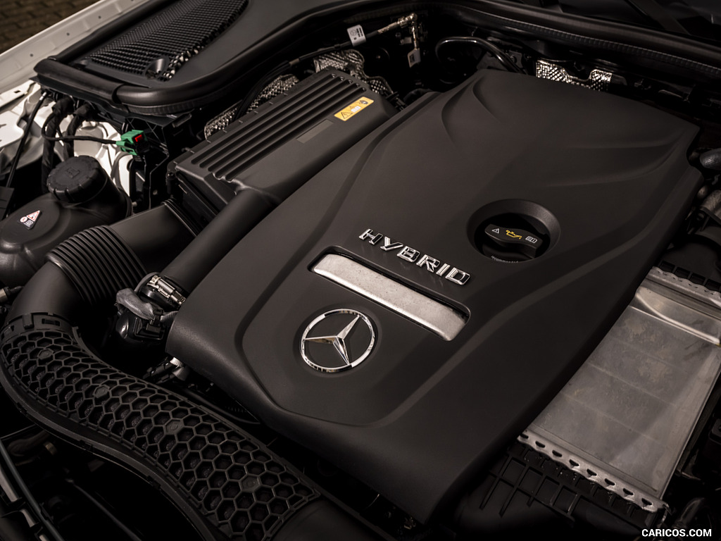 2021 Mercedes-Benz E 300 e Plug-In Hybrid (UK-Spec) - Engine