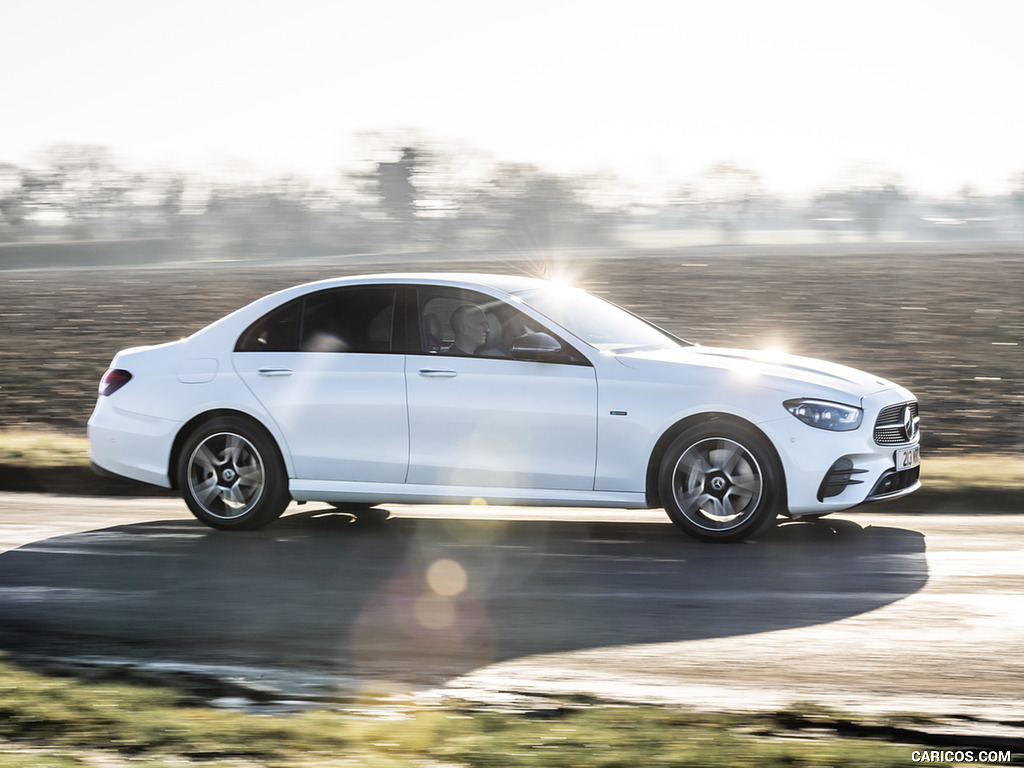 2021 Mercedes-Benz E 300 e Plug-In Hybrid (UK-Spec) - Front Three-Quarter