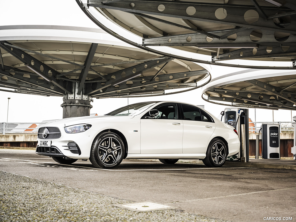 2021 Mercedes-Benz E 300 e Plug-In Hybrid (UK-Spec) - Front Three-Quarter