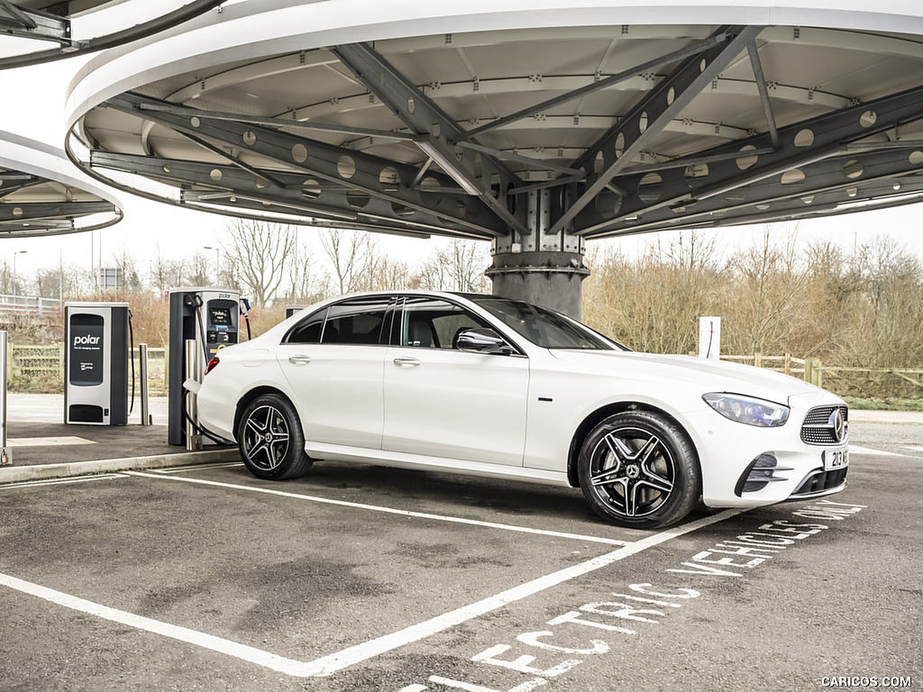 2021 Mercedes-Benz E 300 e Plug-In Hybrid (UK-Spec) - Front Three-Quarter