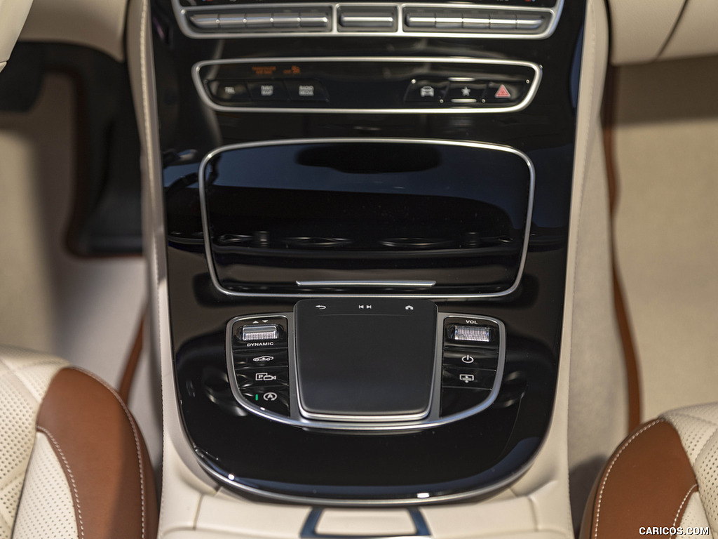 2021 Mercedes-Benz E 350 4MATIC Sedan (US-Spec) - Central Console