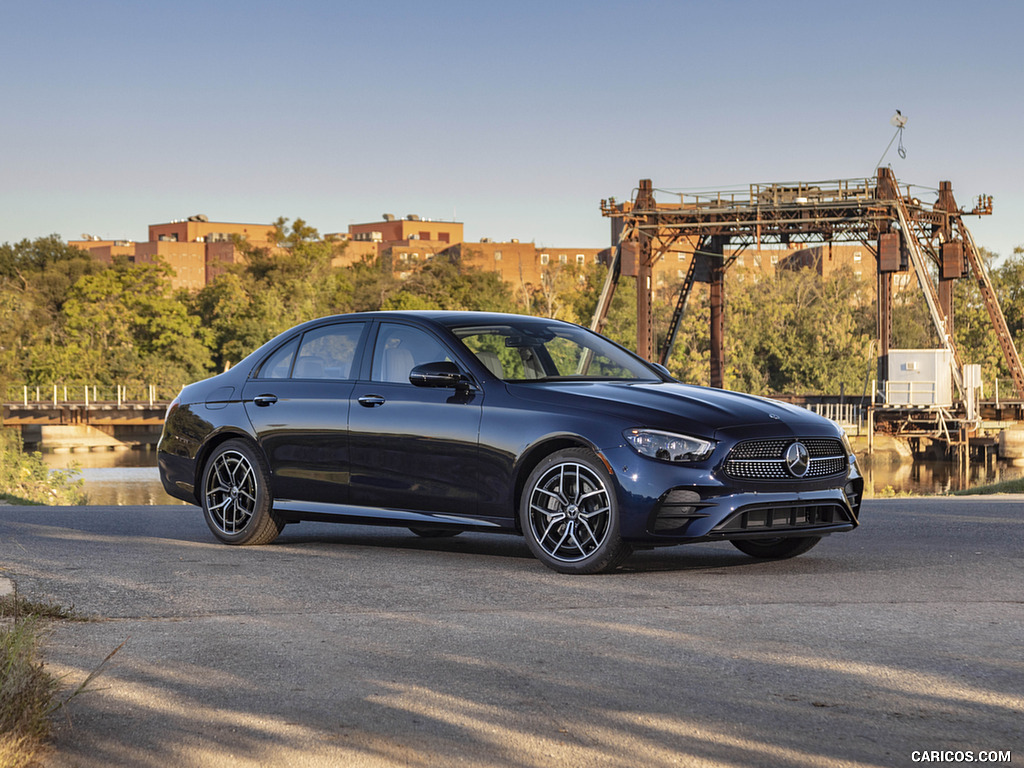 2021 Mercedes-Benz E 350 4MATIC Sedan (US-Spec) - Front Three-Quarter