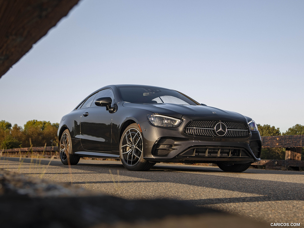 2021 Mercedes-Benz E 450 4MATIC Coupe (US-Spec) - Front Three-Quarter