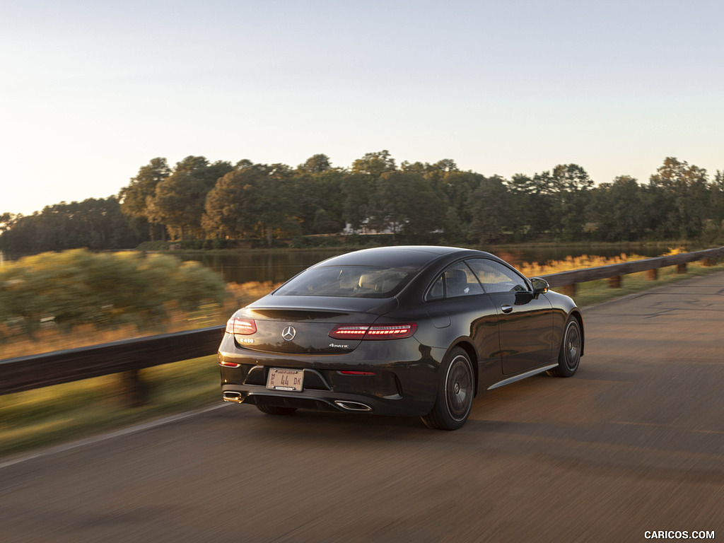 2021 Mercedes-Benz E 450 4MATIC Coupe (US-Spec) - Rear Three-Quarter