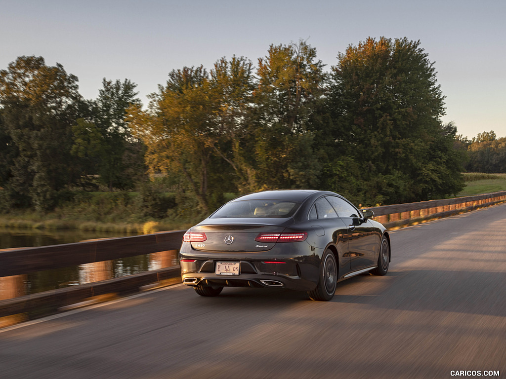 2021 Mercedes-Benz E 450 4MATIC Coupe (US-Spec) - Rear Three-Quarter