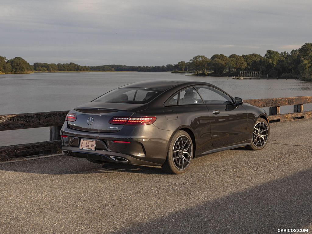 2021 Mercedes-Benz E 450 4MATIC Coupe (US-Spec) - Rear Three-Quarter