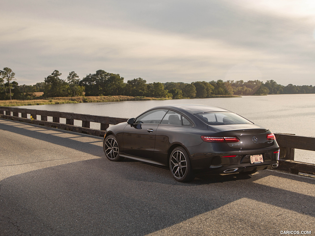 2021 Mercedes-Benz E 450 4MATIC Coupe (US-Spec) - Rear Three-Quarter