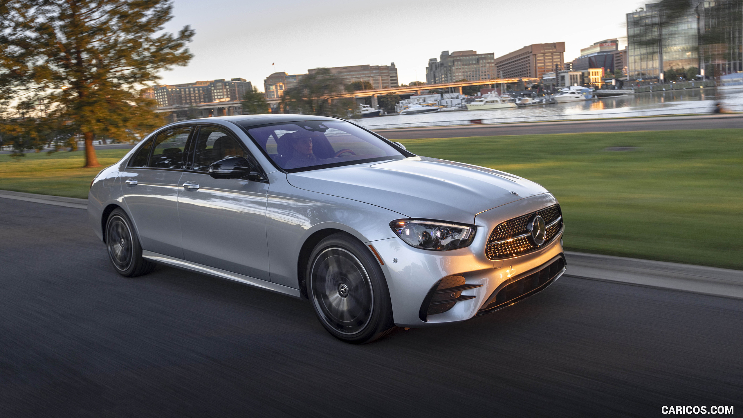 2021 Mercedes-Benz E 450 4MATIC Sedan (US-Spec) - Front Three-Quarter ...