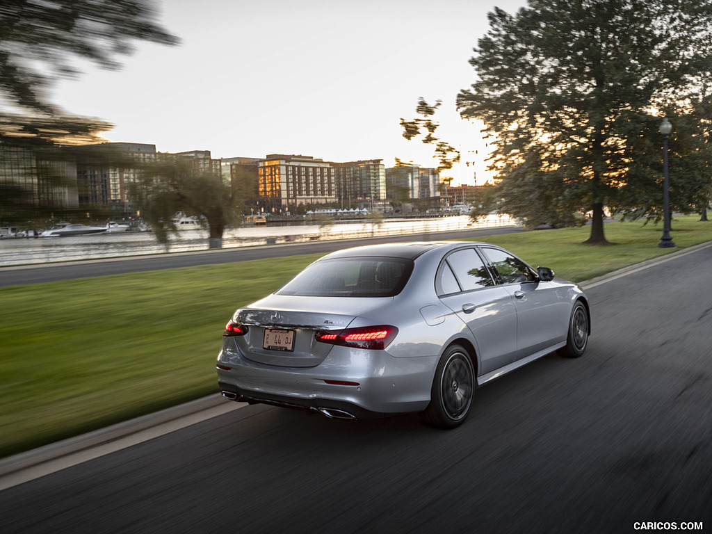 2021 Mercedes-Benz E 450 4MATIC Sedan (US-Spec) - Rear Three-Quarter