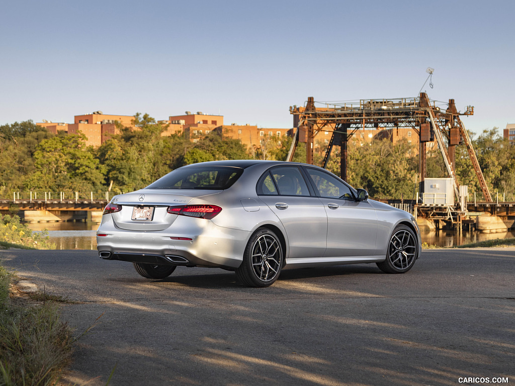 2021 Mercedes-Benz E 450 4MATIC Sedan (US-Spec) - Rear Three-Quarter