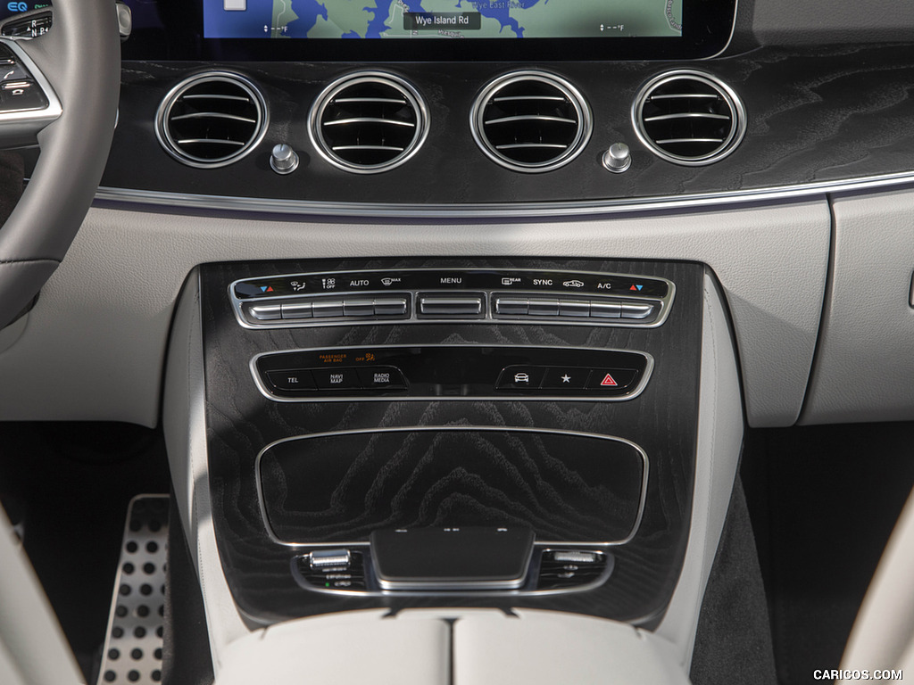 2021 Mercedes-Benz E-Class All-Terrain (US-Spec) - Central Console