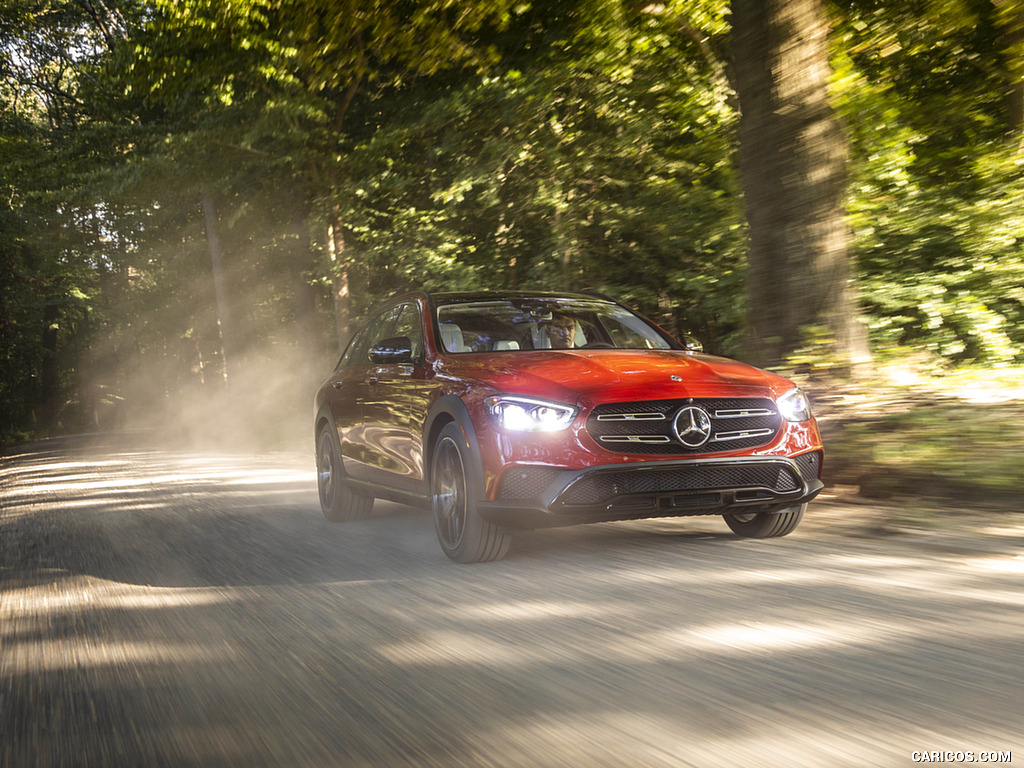 2021 Mercedes-Benz E-Class All-Terrain (US-Spec) - Front