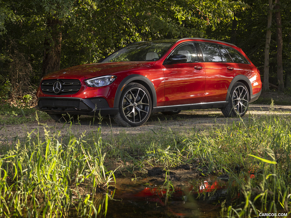 2021 Mercedes-Benz E-Class All-Terrain (US-Spec) - Front Three-Quarter