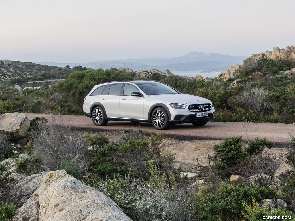 2021 Mercedes-Benz E-Class All-Terrain Line Avantgarde (Color: Designo Diamond White Bright) - Front Three-Quarter