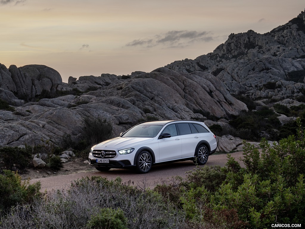 2021 Mercedes-Benz E-Class All-Terrain Line Avantgarde (Color: Designo Diamond White Bright) - Front Three-Quarter