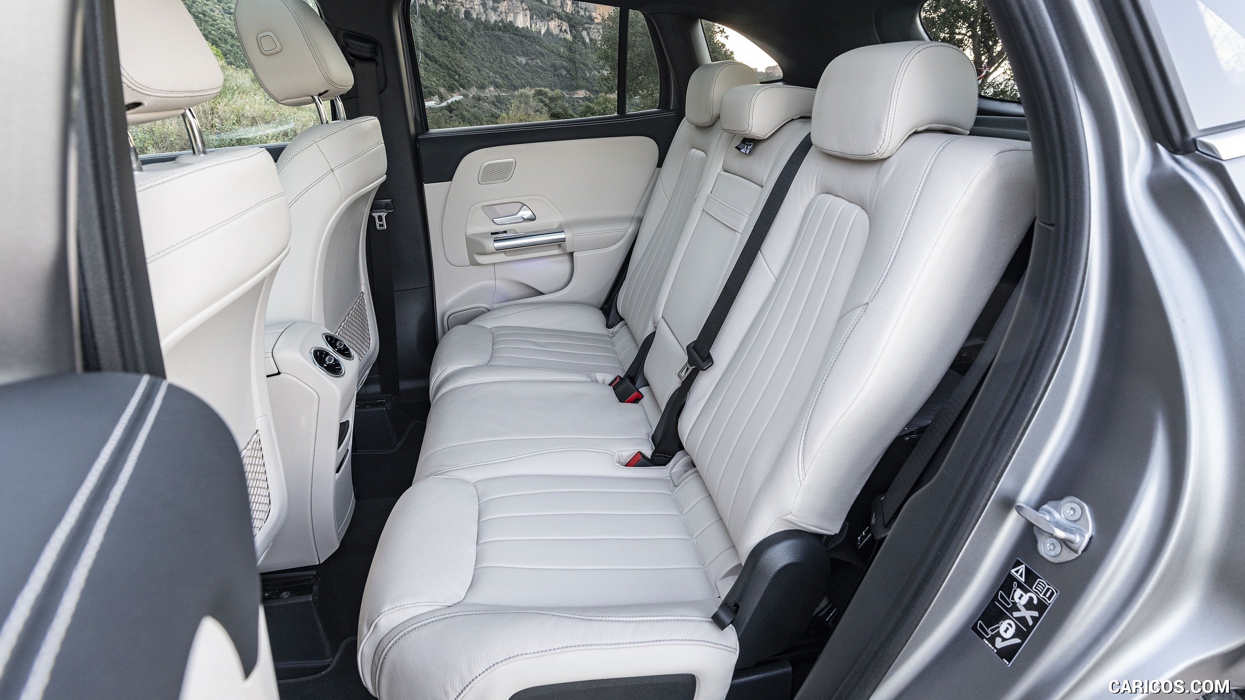 2021 Mercedes-Benz GLA - Interior, Rear Seats, #112 of 280