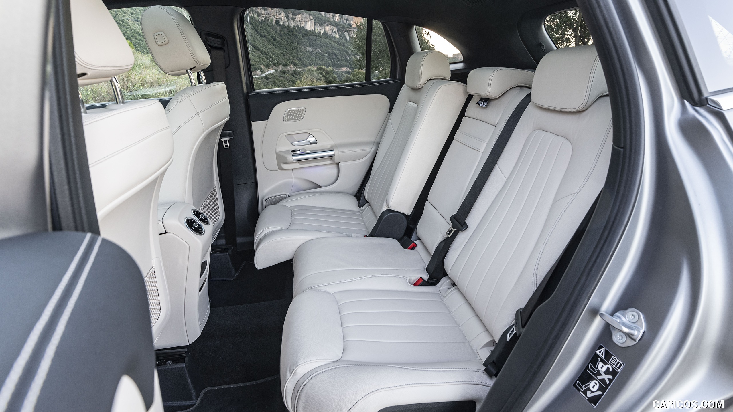 2021 Mercedes-Benz GLA - Interior, Rear Seats, #114 of 280