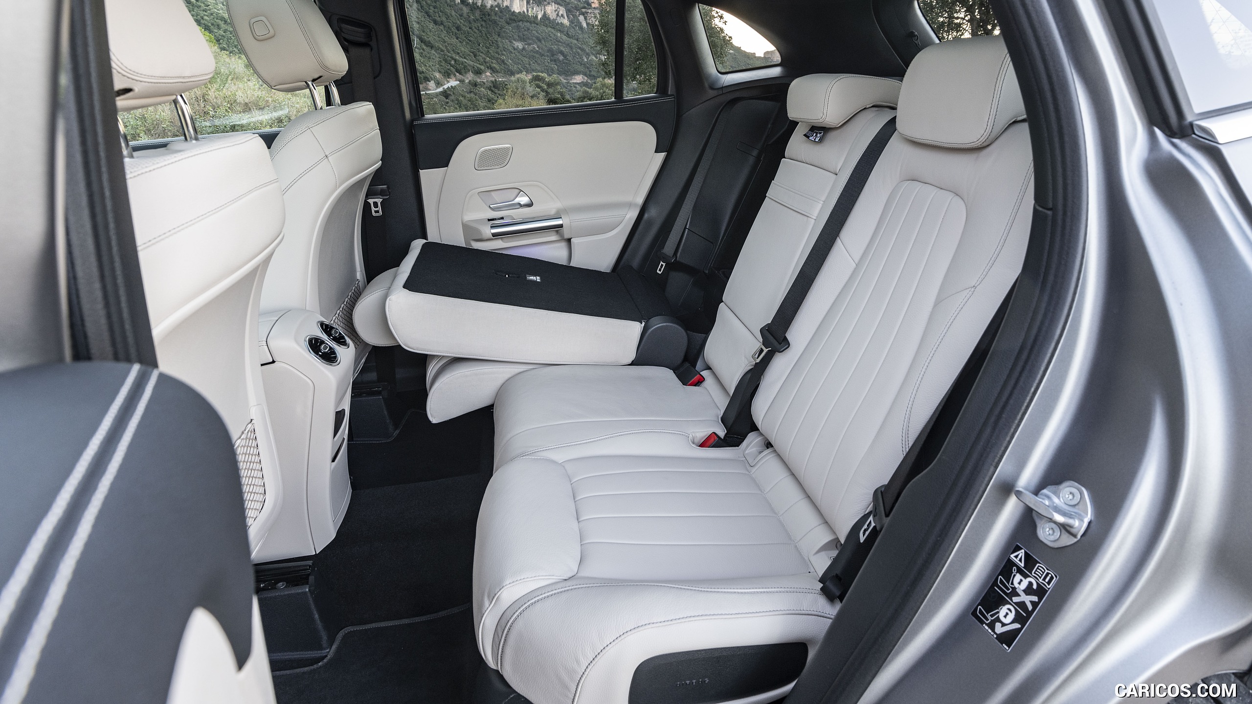 2021 Mercedes-Benz GLA - Interior, Rear Seats, #115 of 280