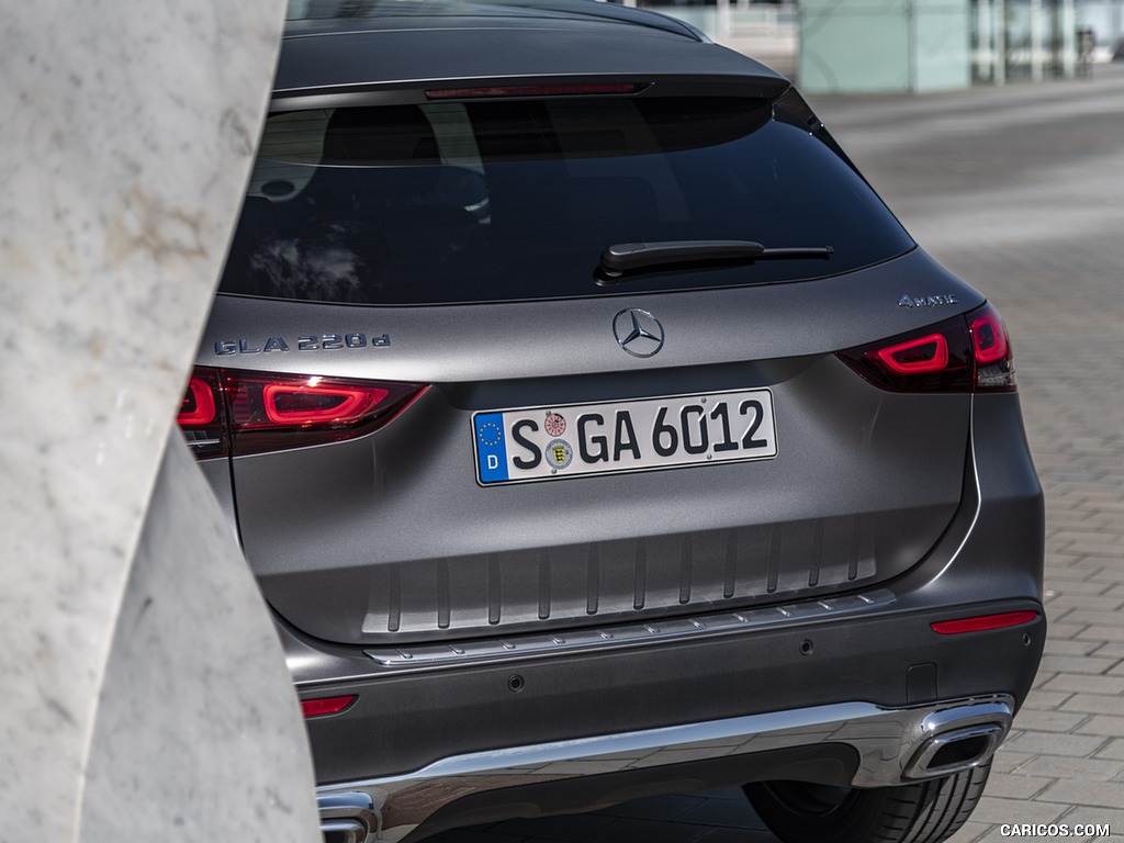 2021 Mercedes-Benz GLA 220d (Color: Mountain Grey Magno) - Detail